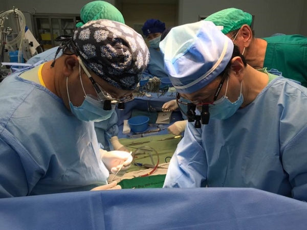 한국의료진과 현지 의료진 공동 수술 치료