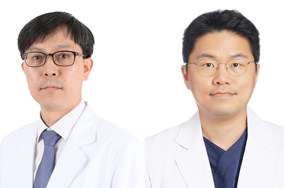  김병조(왼쪽)ㆍ박진우 교수