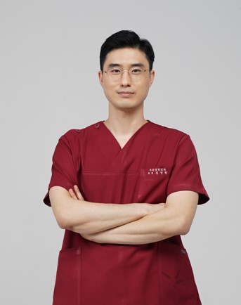 김성찬 우리성형외과 원장