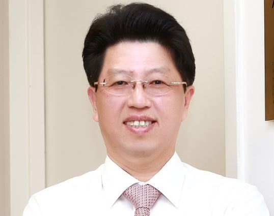                                    김기웅 교수