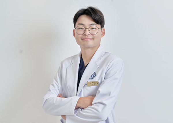                                                       고르다치과의원 부산점 강용욱 대표원장
