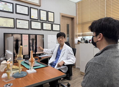 천안센텀정형외과신경외과병원 김우석 정형외과 원장