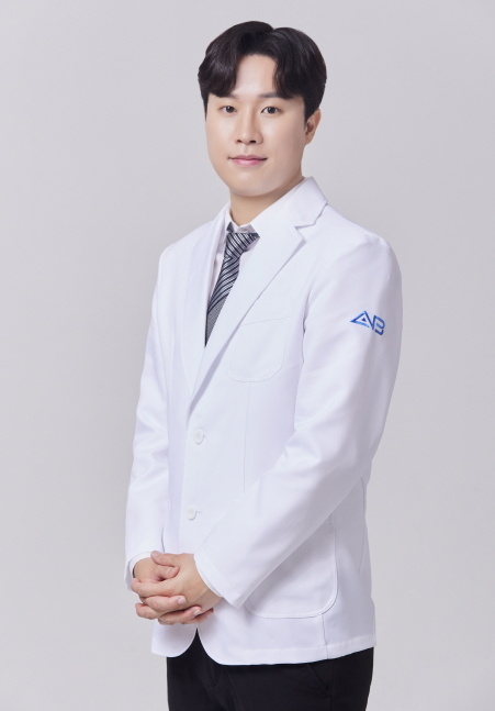 에이비성형외과 피부클리닉 김승현 원장