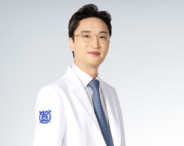 리더스피부과 판교점 김수홍 원장