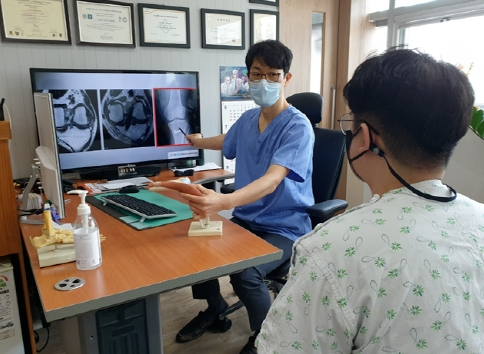 천안센텀정형외과신경외과병원 김우석 정형외과 원장