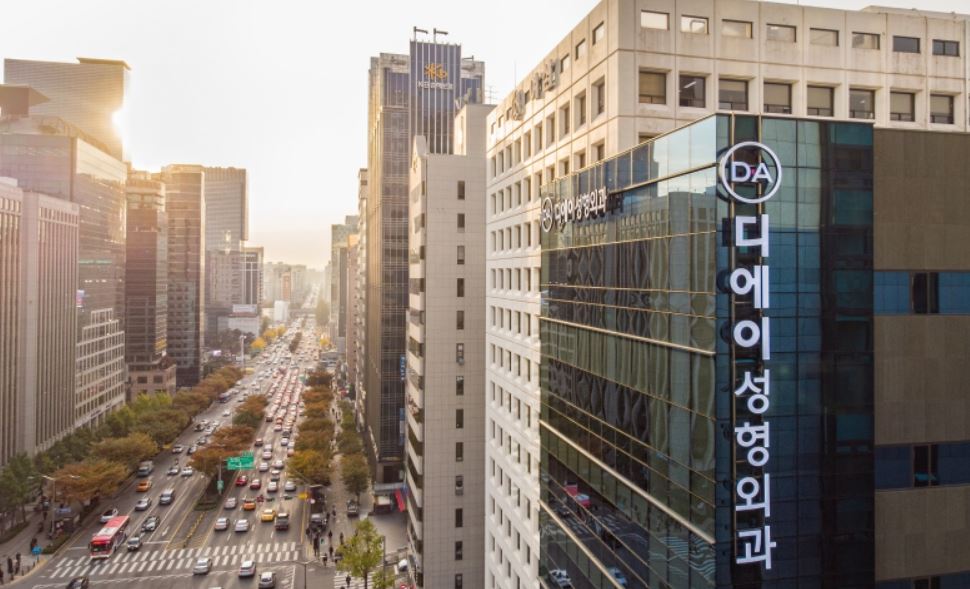 [사진=디에이성형외과의원 제공]