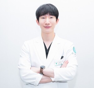 피부 탄력 저하와 얼굴선 변화 … 세르프ㆍ울쎄라 등 시술 고려한다면